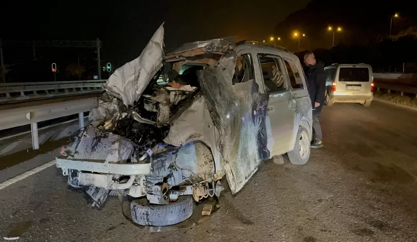 Takla atan araç hurdaya döndü: 1'i çocuk 7 yaralı