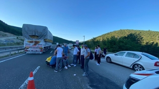 Takla atan motosikletteki karı koca yaralandı