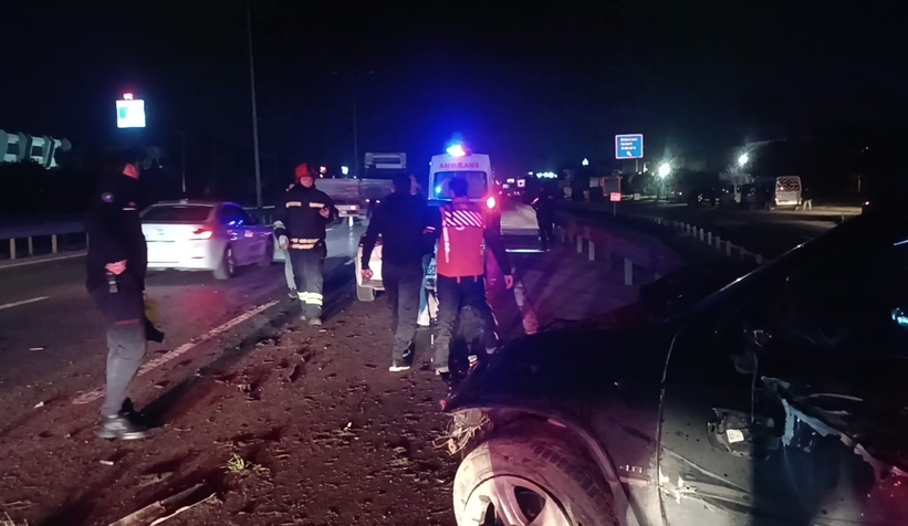 Takla atan otomobil 300 metre sürüklendi, sürücü kaçtı