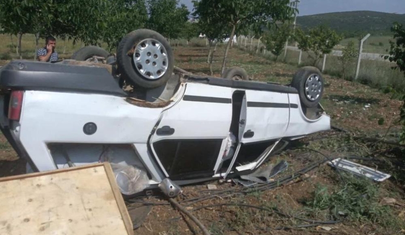 Takla atan otomobil tarlaya uçtu: 2 yaralı