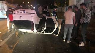 Takla atan otomobilde 5 arkadaşın burunları bile kanamadı