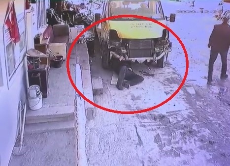Tamir etmek istediği kamyonet çalışınca böyle can verdi