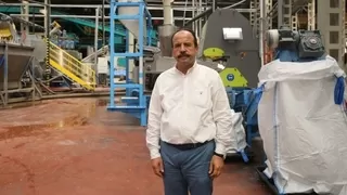 Tanınmış iş adamı aracında silahla vuruldu