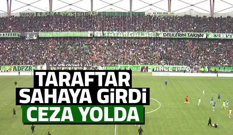 Taraftar sahaya girdi