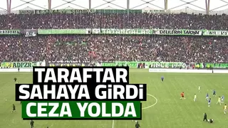 Taraftar sahaya girdi