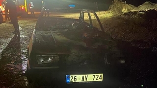 Taraklı'da park halindeki otomobil yandı