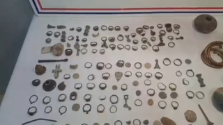 Tarihi eser kaçakçılarına operasyon; Yüzlerce eser ele geçirildi