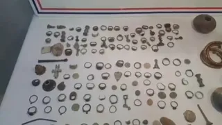 Tarihi eser kaçakçılarına operasyon; Yüzlerce eser ele geçirildi