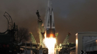 Tarihi uçuş başladı: İlk uzay turistleri yola çıktı