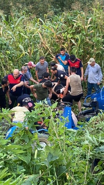 Tarım işçilerini taşıyan patpat bahçeye uçtu: 1’i ağır 13 yaralı