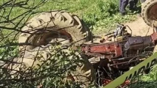 Tarlada korkunç kaza: Traktör sürücüsü öldüTarlada korkunç kaza: Traktör sürücüsü öldü