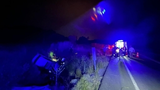 Tarlaya uçan otomobilde can pazarı: 1 ölü 2 yaralı