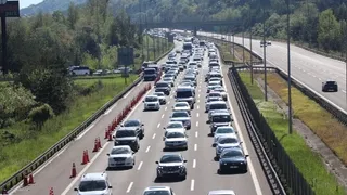 Tatilciler dönüyor; Kuyruklar oluştu