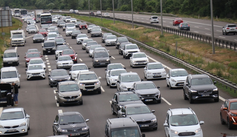 Tatilcilerin trafik çilesi sürüyor