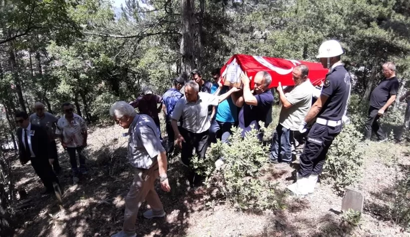 Tatilde kalp krizi geçiren emekli emniyet müdürü son yolculuğuna uğurlandı