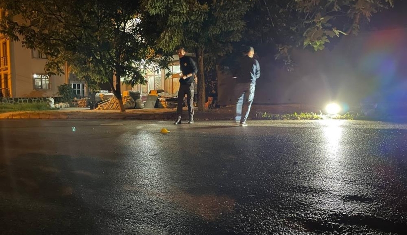 Taziyeye giden 2 arkadaşa otomobil çarptı: 1 ölü, 1 yaralı