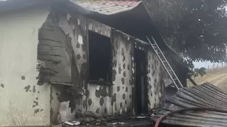 Tek katlı ev alev alev yandı