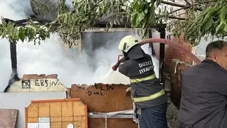 Tek katlı ev yandı