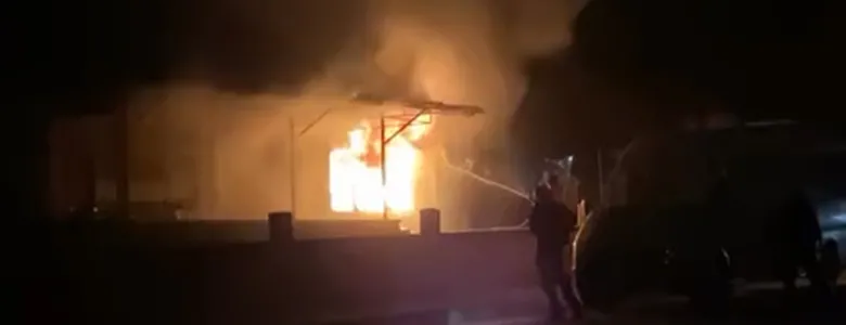 Tek katlı evde yangın çıktı