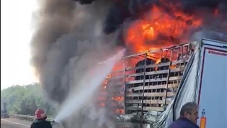 Tekstil malzemesi yüklü tır alev alev yandı