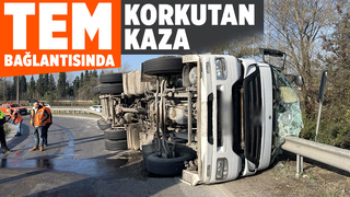TEM bağlantısında tır devrildi: 1 yaralı