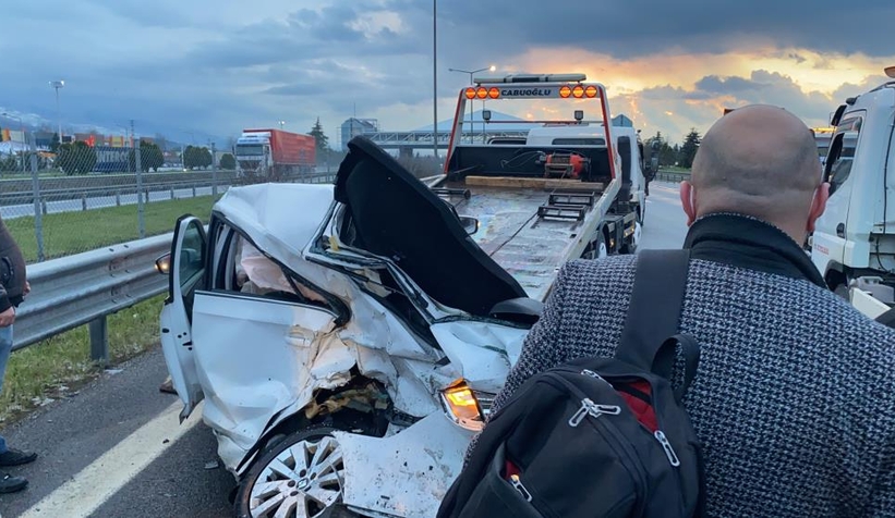 TEM'de 12 araç biribirine girdi: 1'i ağır 9 yaralı