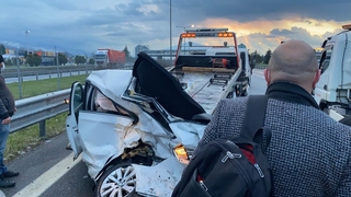 TEM'de 12 araç biribirine girdi: 1'i ağır 9 yaralı