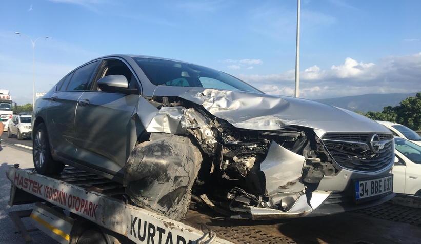 TEM'de 3 araç çarpıştı: 3 yaralı