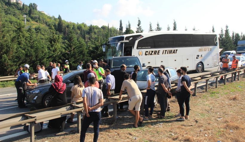 TEM'de 4 araç birbirine girdi: 4 yaralı