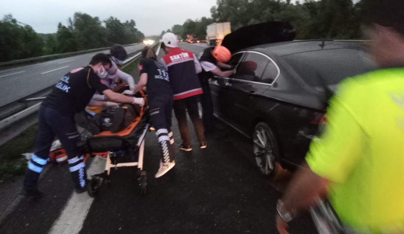 TEM'de 7 araç birbirine girdi; 1'i ağır 4 yaralı