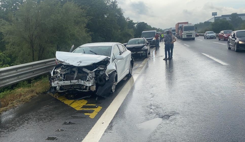 TEM'de 8 araç birbirine girdi