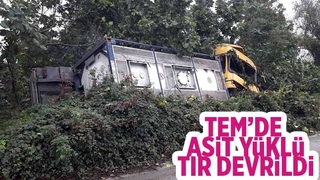 TEM'de asit yüklü tır devrildi: 1 Yaralı