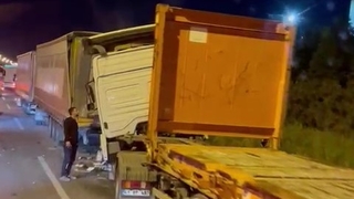 TEM'de can pazarı; 3 tır birbirine girdi