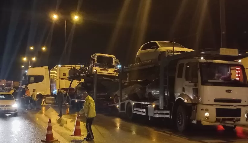 TEM'de çok sayıda araç birbirine girdi