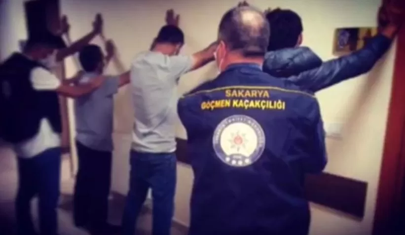 TEM'de durdurulan minibüsten 23 göçmen çıktı
