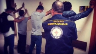 TEM'de durdurulan minibüsten 23 göçmen çıktı