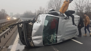 TEM'de feci kaza: 1'i ağır 5 yaralı