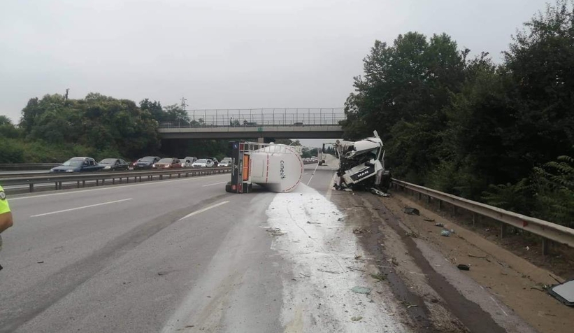 TEM'de feci kaza: 2 yaralı