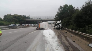 TEM'de feci kaza: 2 yaralı