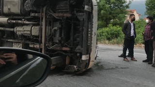 TEM'de kamyon devrildi