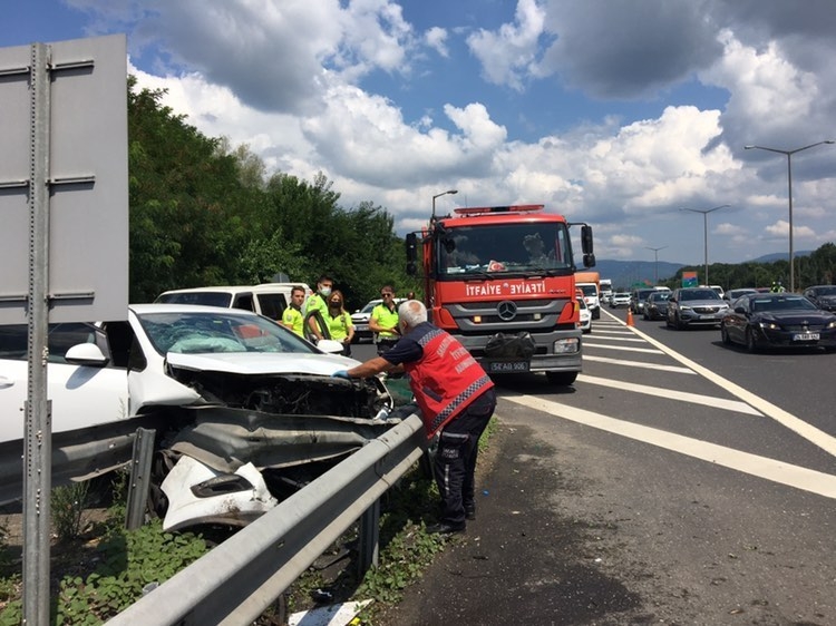 TEM'de kaza: 4 yaralı