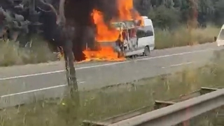 TEM'de minibüs alev alev yandı