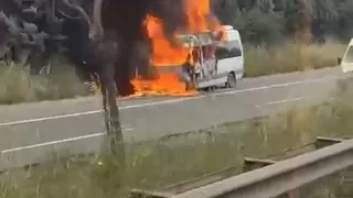 TEM'de minibüs alev alev yandı