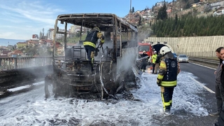 TEM'de minibüs alev topuna döndü