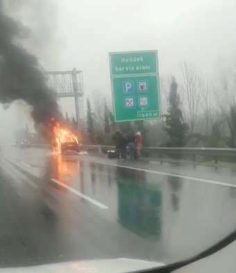 TEM'de otomobil alev alev yandı