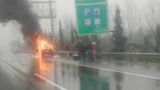 TEM'de otomobil alev alev yandı