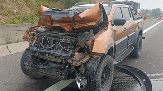 TEM'de pikap tıra çarptı: 1 yaralı