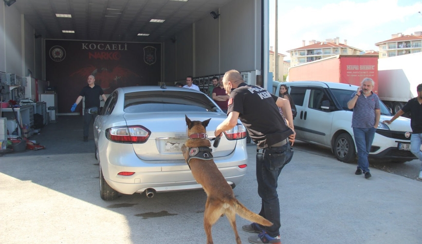 TEM'de polisi peşine takan otomobillerden 119 kilo uyuşturucu çıktı