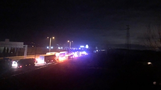 TEM'de tır kamyonetle çarpıştı