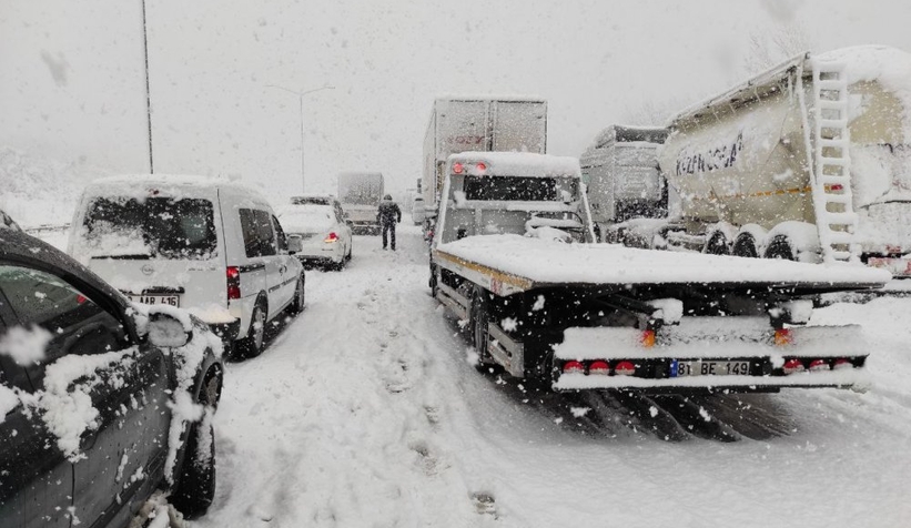 TEM otoyolu çift yönlü ulaşıma kapandı